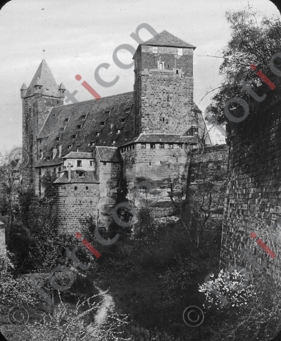 Kaiserstallung der Nürnberger Burg | Imperial stables of Nuremberg Castle (foticon-simon-162-018-sw.jpg)